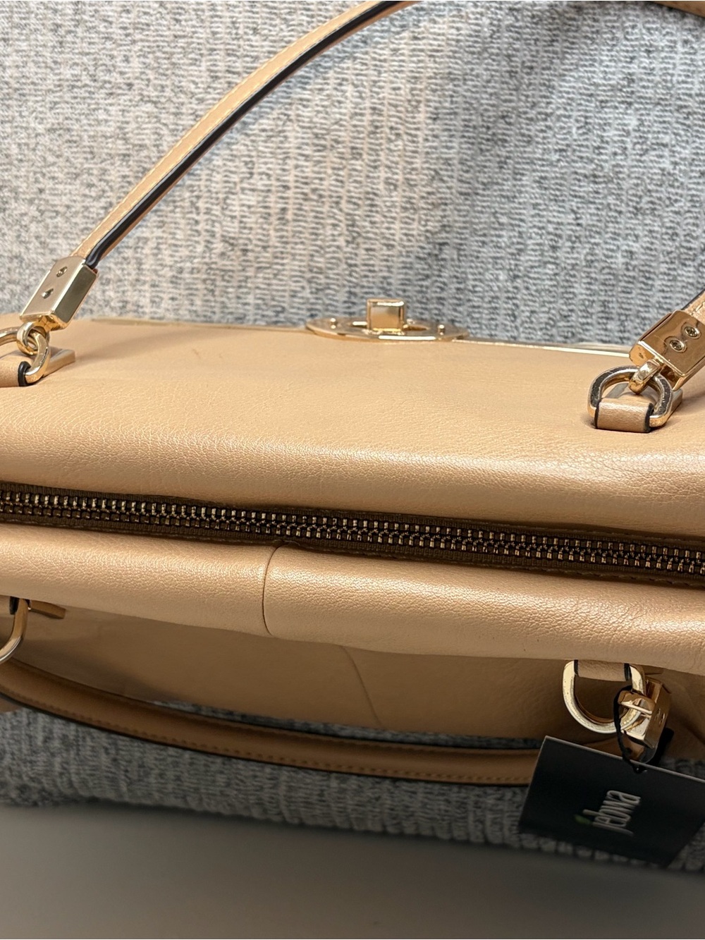 Coach Beige Pebbled leather Shoulder bag/ gold turn lock hardware - Picture 6 of 11